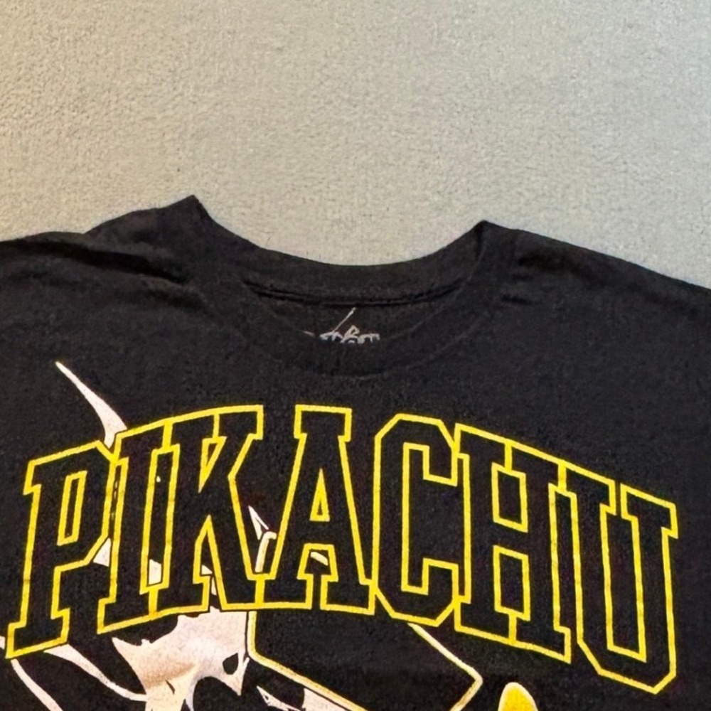Pokemon Pikachu T Shirt Mens L Black Anime Japan TCG Nintendo NWOT